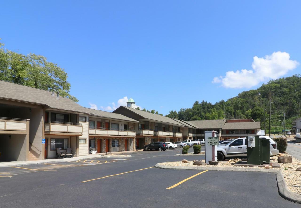 Howard Johnson By Wyndham Downtown Gatlinburg Hotel Exterior photo