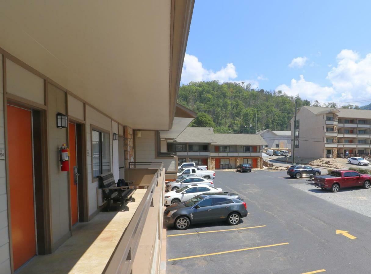 Howard Johnson By Wyndham Downtown Gatlinburg Hotel Exterior photo